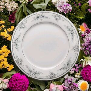 Noritake‎ Sweet Leilani Dinner Plate Platinum Trimmed 10.5" Porcelain China